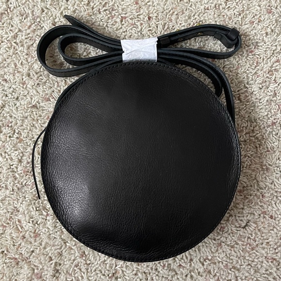 Madewell Handbags - NWT The Simple Circle Crossbody Bag in Leather - Black